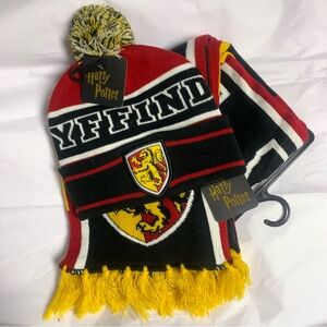 HARRY POTTER GRYFFINDOR KNIT POM BEANIE & TASSEL SCARF SET! Unisex Lion Stripes